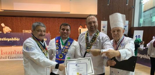 Азербайджанских поваров обманули в Стамбуле?